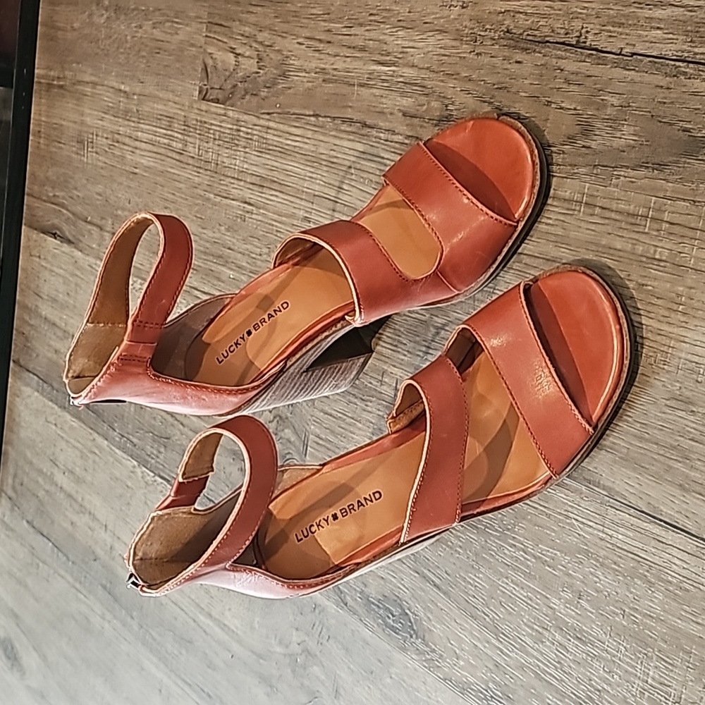 NEW, no box - Lucky Brand Valka Sandal, size 8